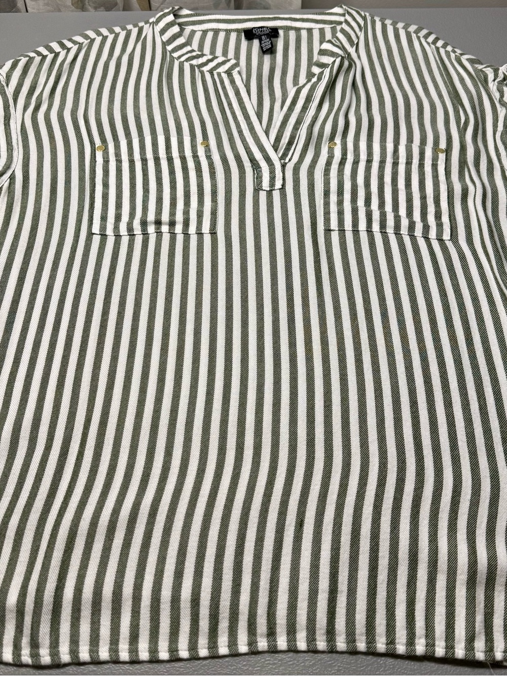 Jones New York Olive Green Vertical Striped Short Sleeve Blouse Tunic L